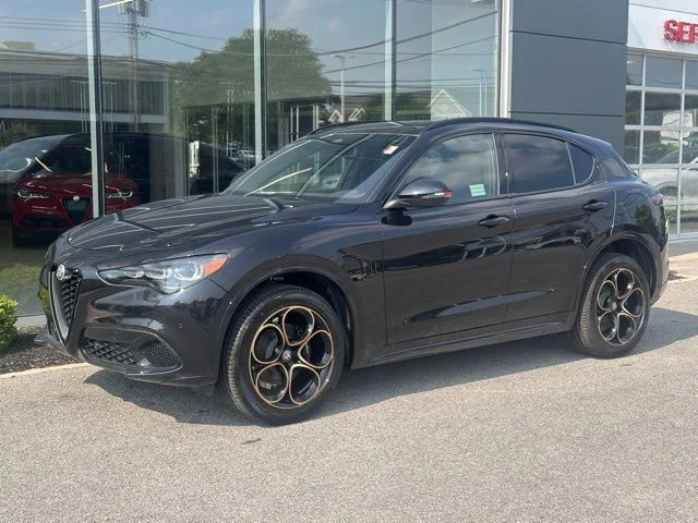 2025 Alfa Romeo Stelvio Intensa