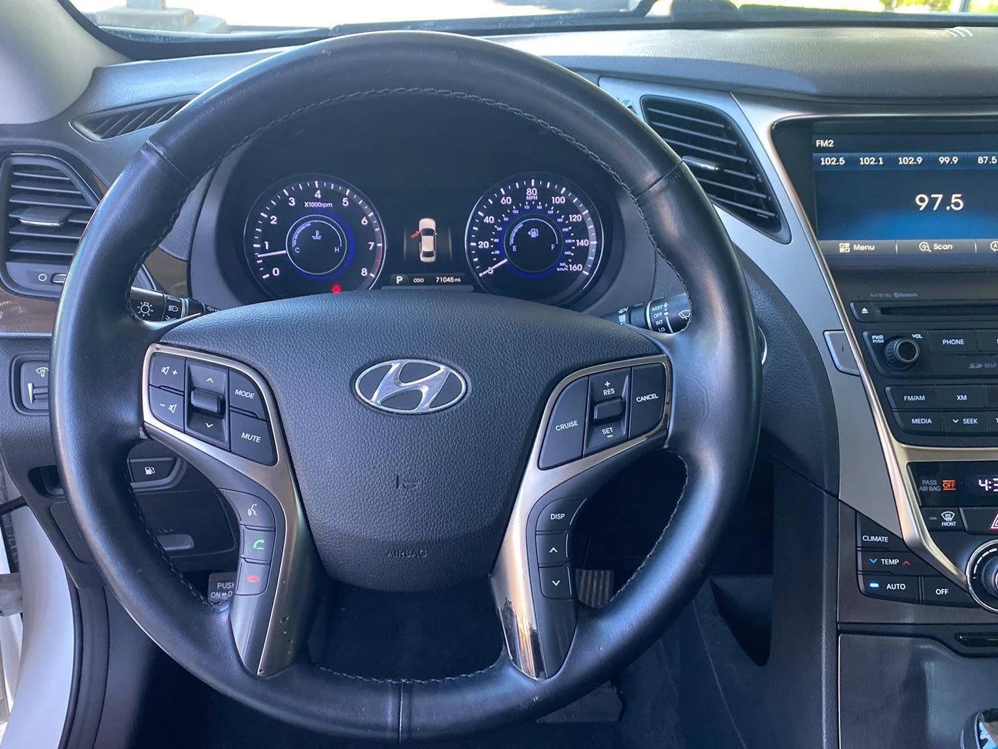 Used 2014 Diamond White Pearl Hyundai Limited image 34