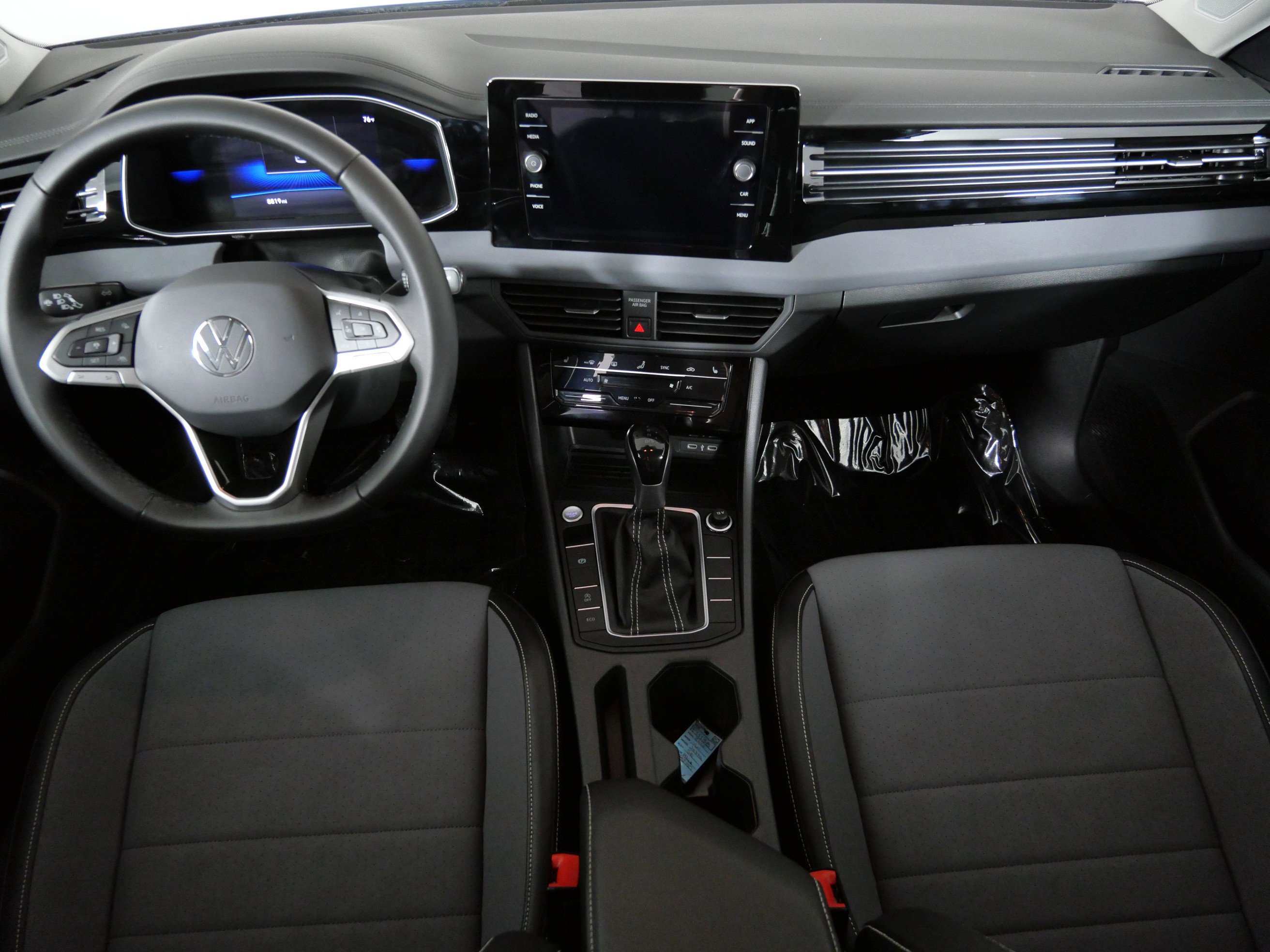 Used 2025 MONTERY BLUE Volkswagen SE image 10