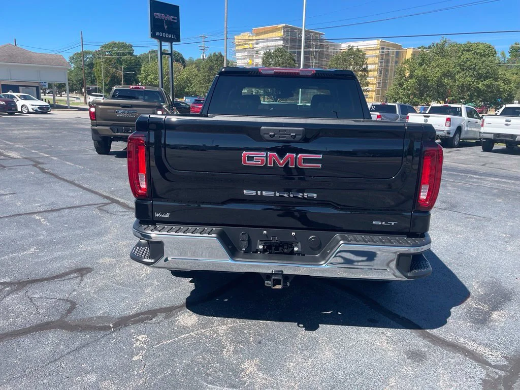 Used 2025 Onyx Black GMC SLT image 7