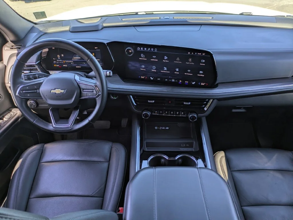 Used 2025 White Chevrolet LT image 17