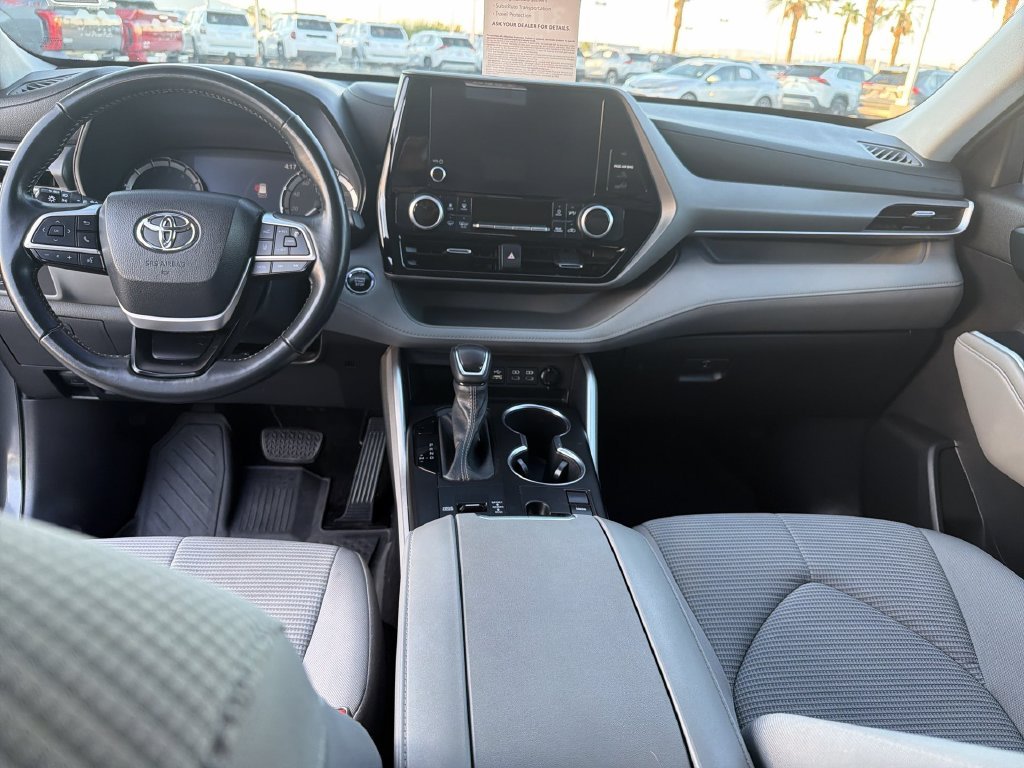 2023 Toyota Highlander L - Photo 14