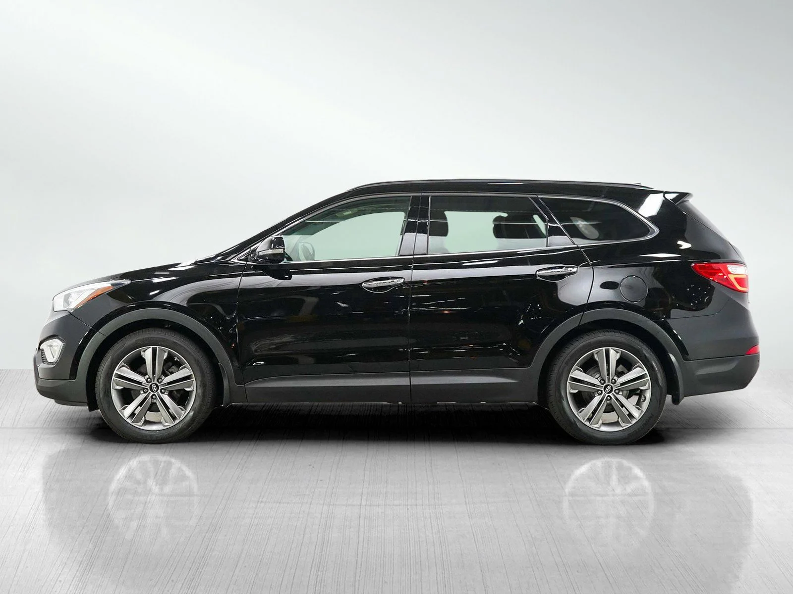 Used 2014 Hyundai Santa Fe Limited with VIN KM8SRDHF1EU037830 for sale in Burnsville, Minnesota