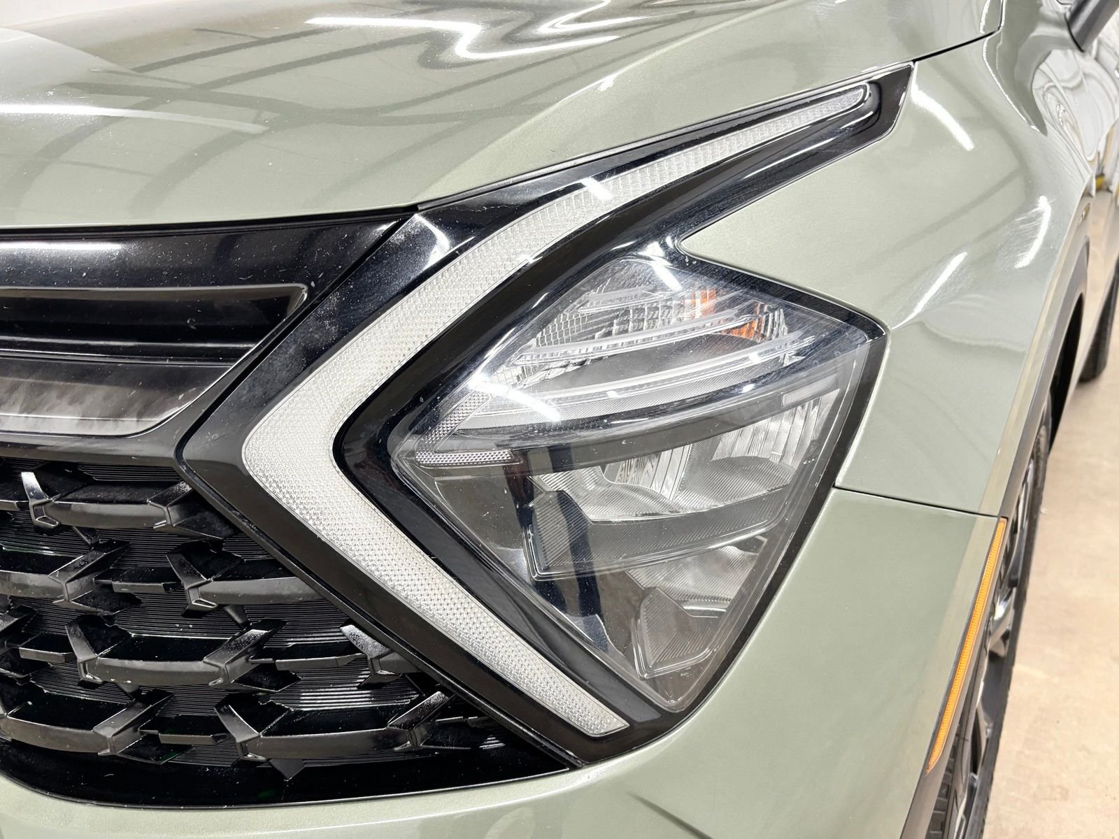 Used 2023 Green Kia X-Line image 9