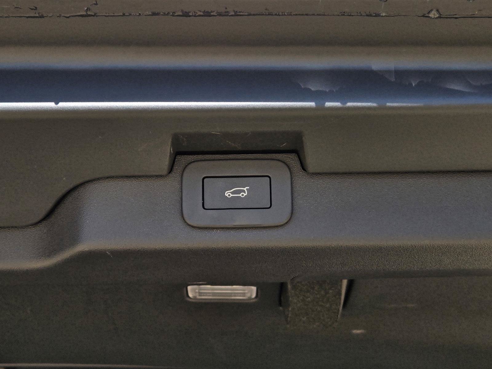 Used 2025 Black Land Rover S image 12