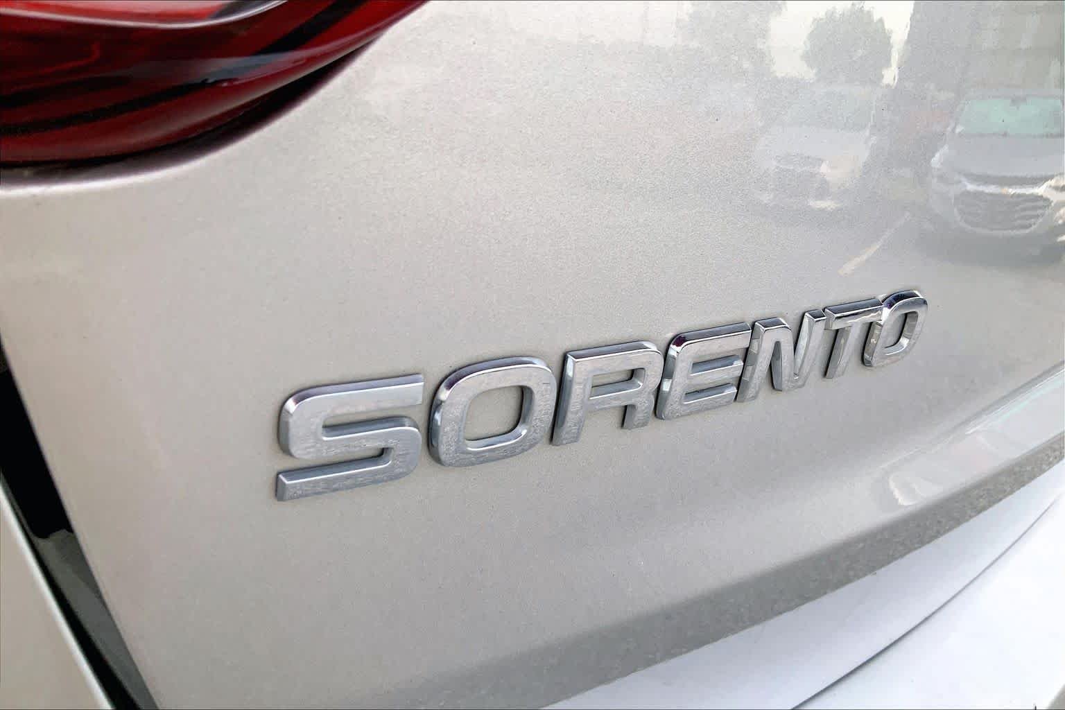 Used 2015 Satin Metal Kia LX image 30