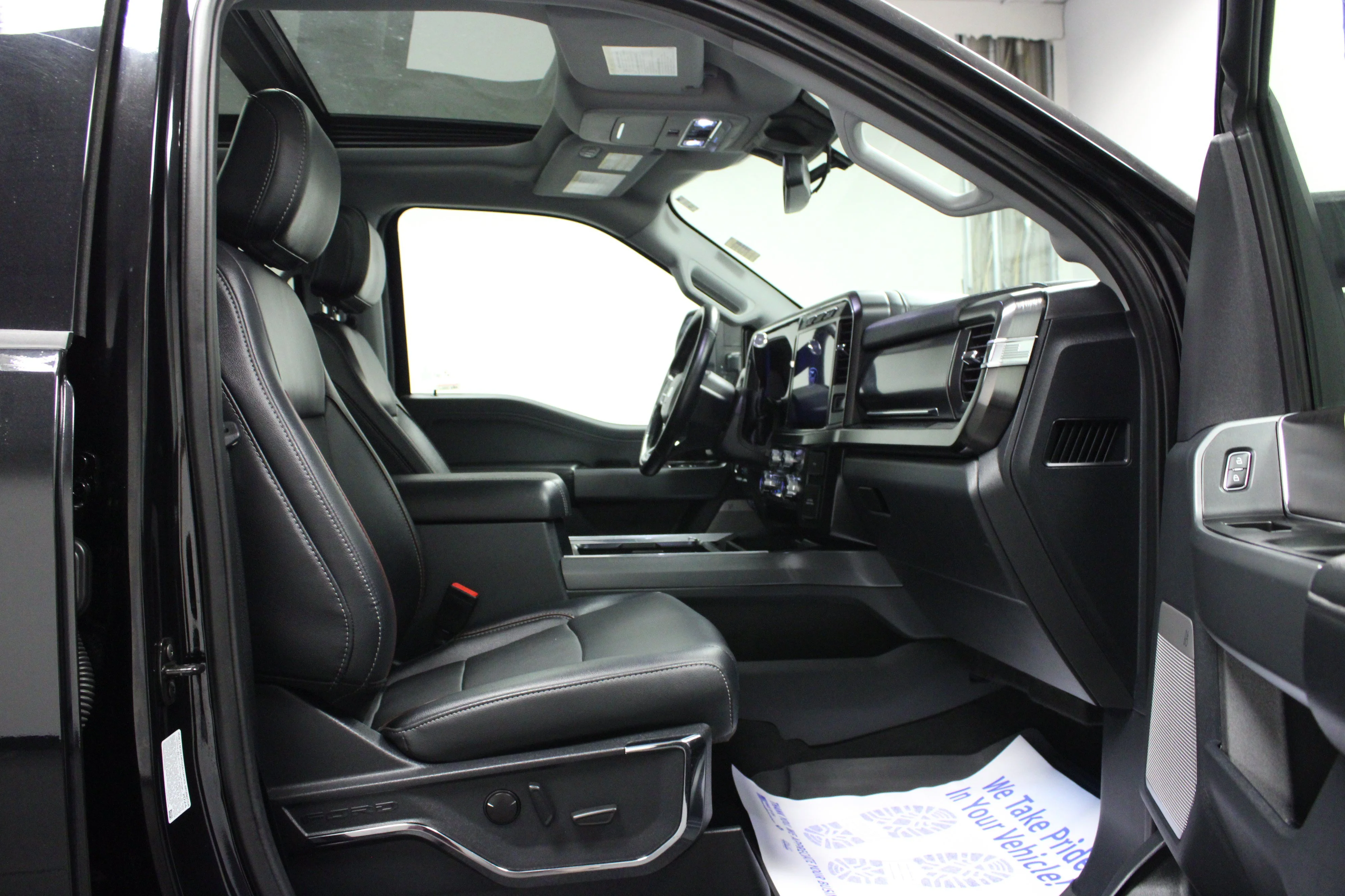 Used 2024 Agate Black Metallic Ford LARIAT image 16