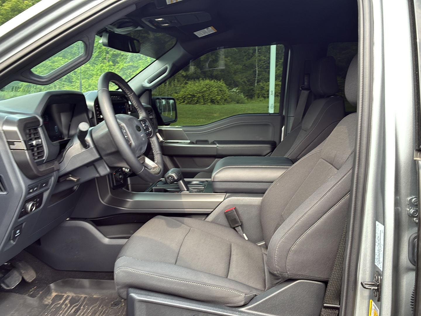 Used 2024 Iconic Silver Ford XLT image 9