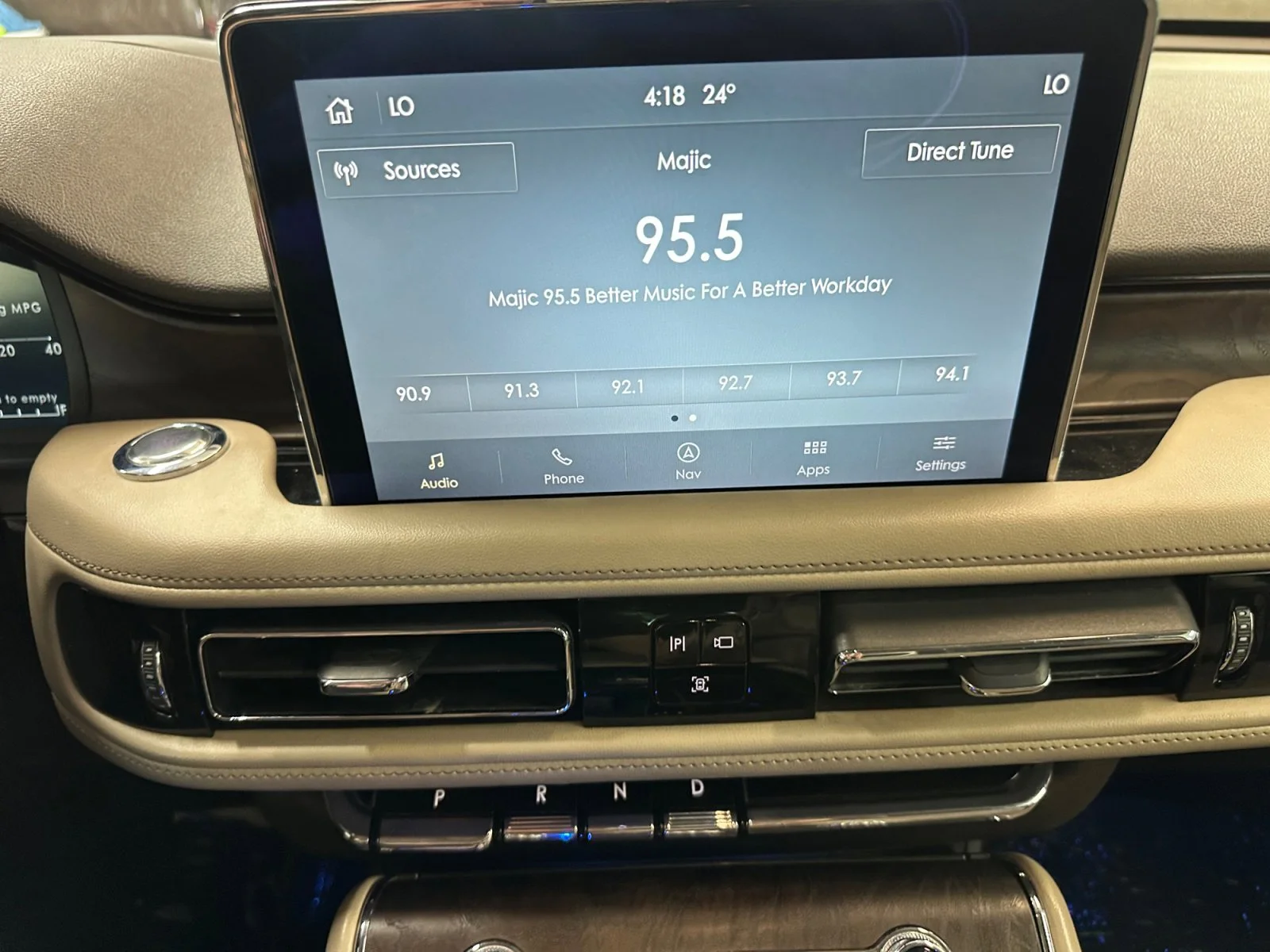 Used 2020 Blue Diamond Metallic Lincoln Reserve image 16
