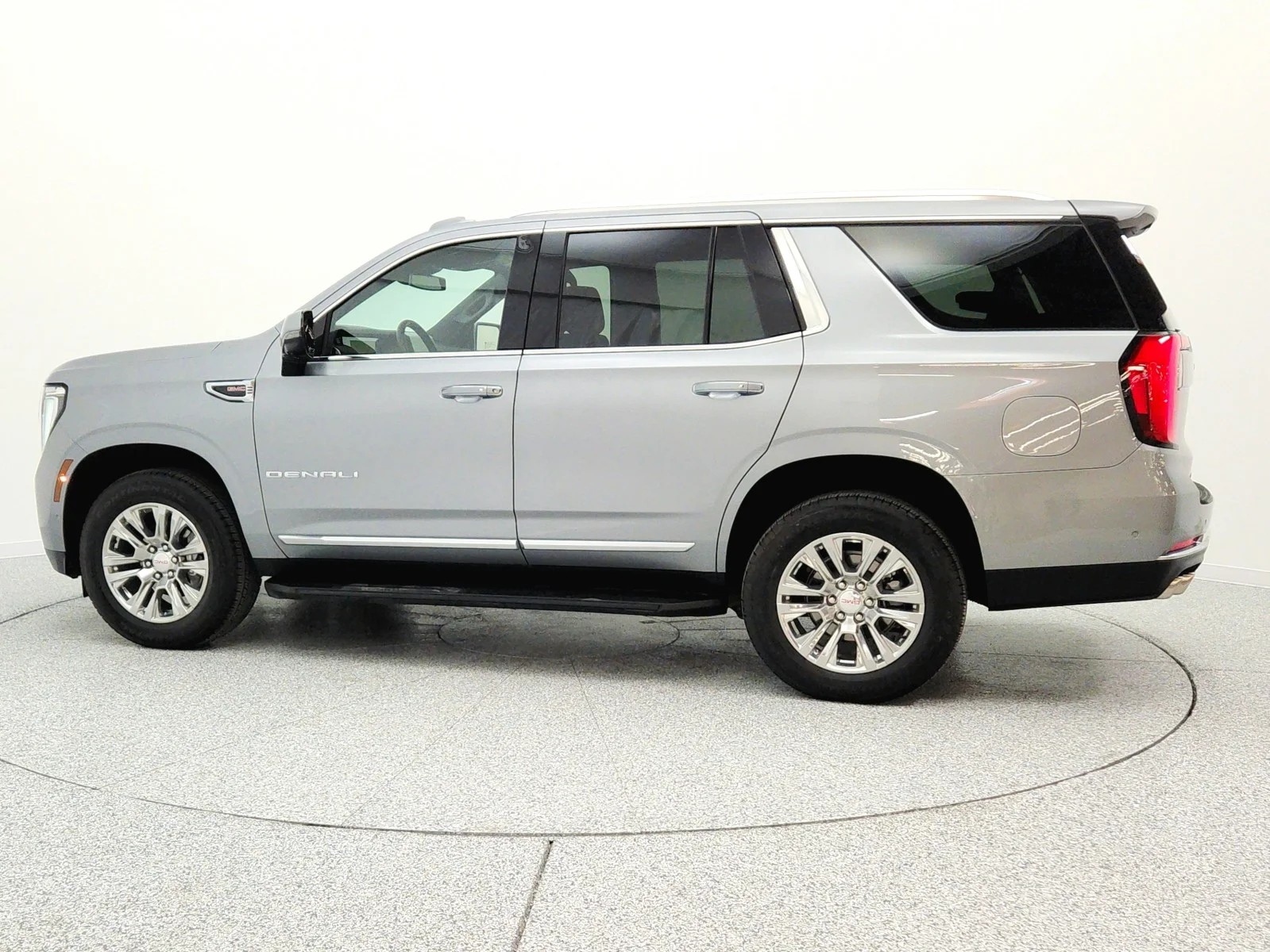 Used 2025 Sterling Metallic GMC 4WD 4dr Denali image 8