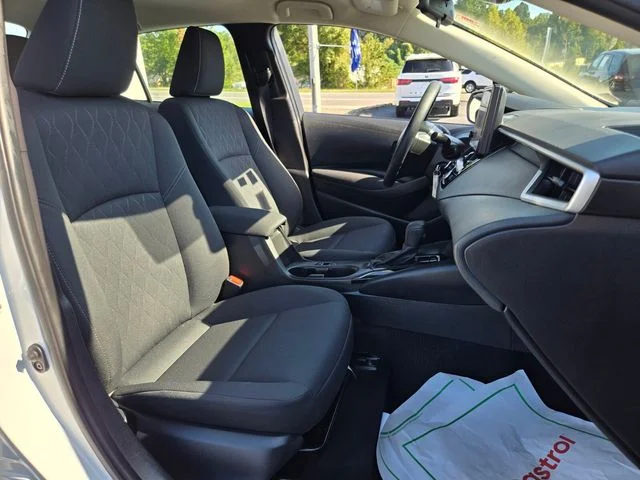 Used 2025 White Toyota LE image 20