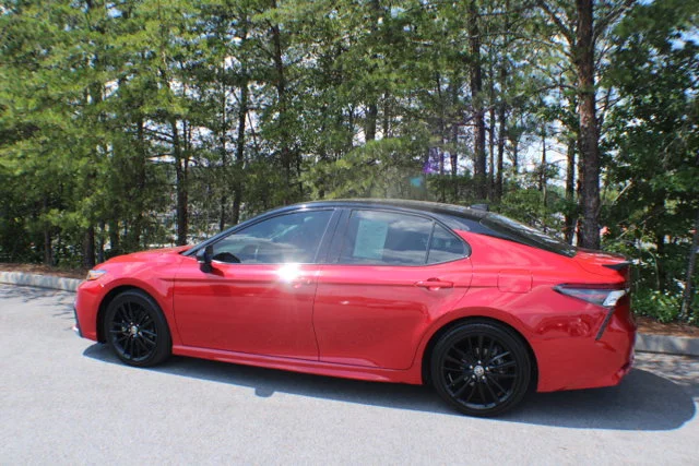 Used 2022 Supersonic Red/Midnight Black Metallic Toyota XSE image 3