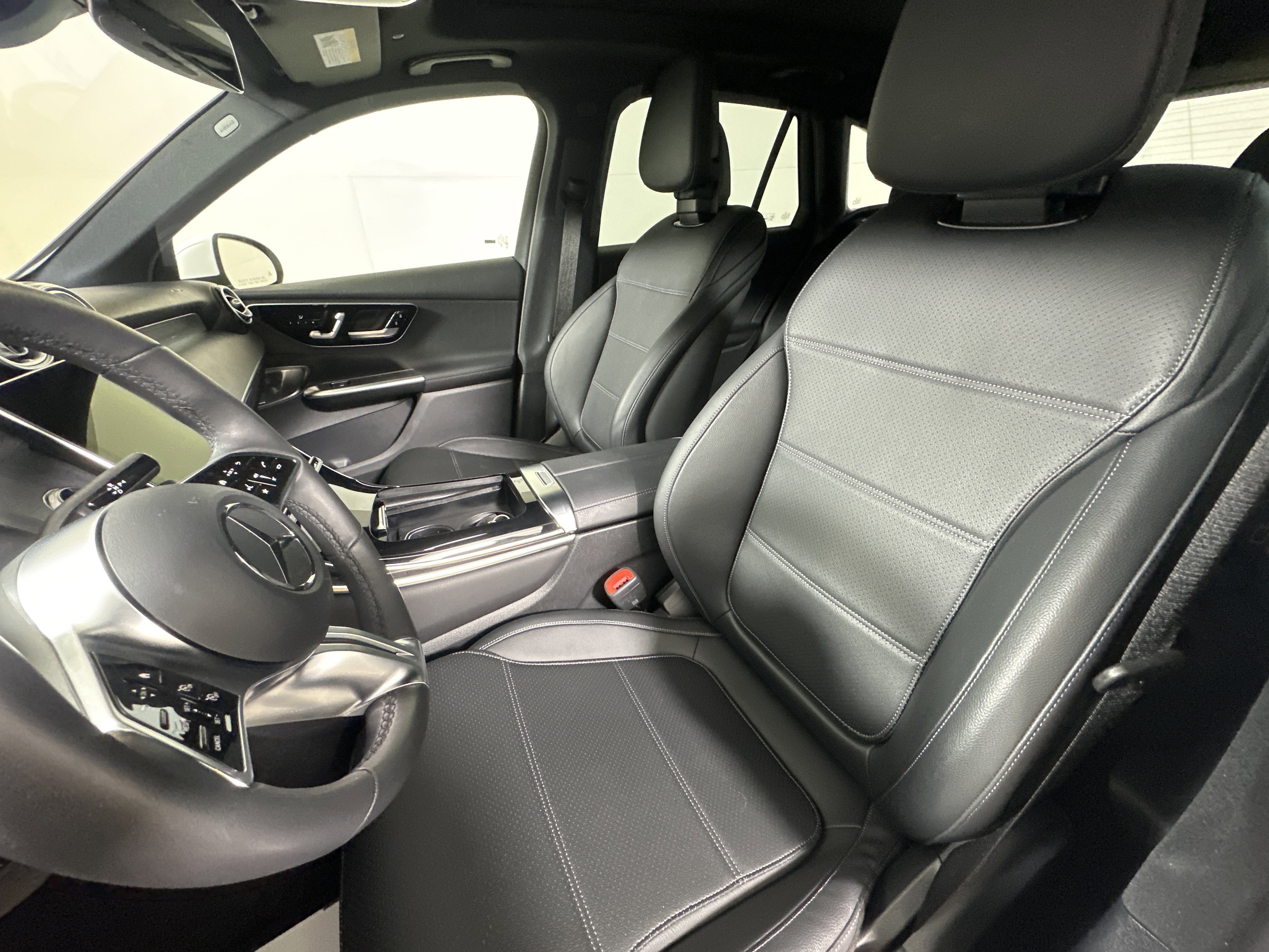Used 2025 White Mercedes-Benz GLC 300 image 9