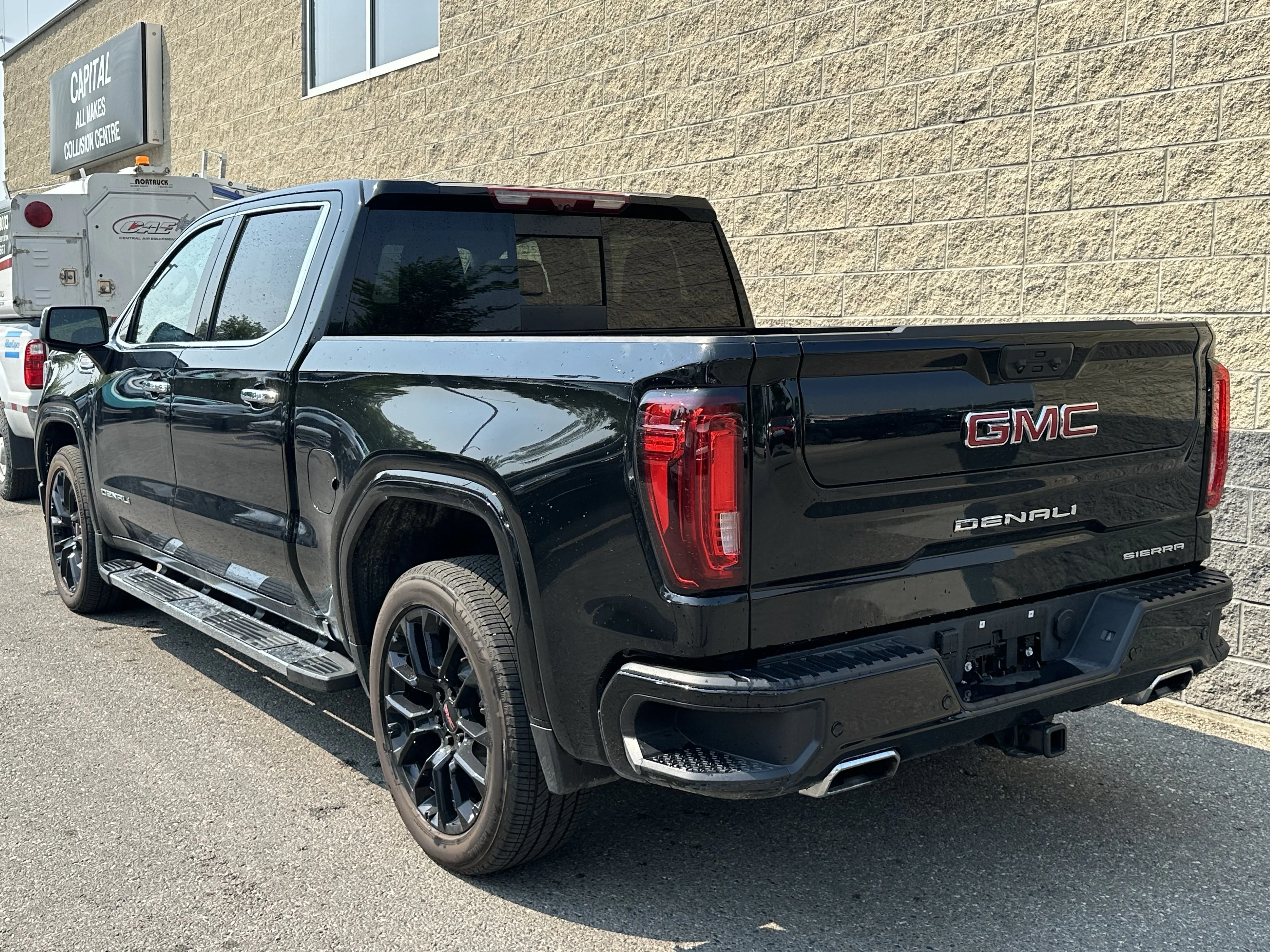 Certified Used 2025  GMC Denali image 4