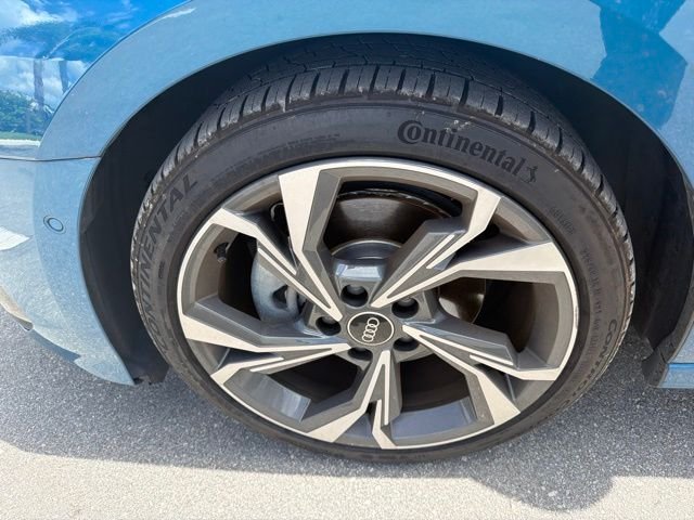 Used 2022  Audi  image 5