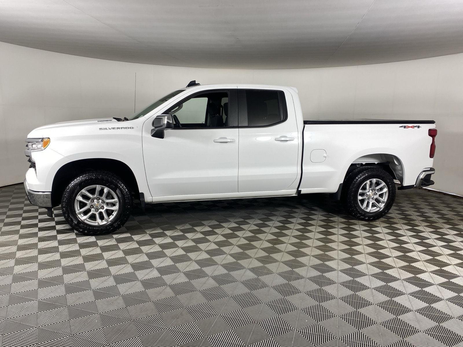 Used 2026 Summit White Chevrolet LT image 7