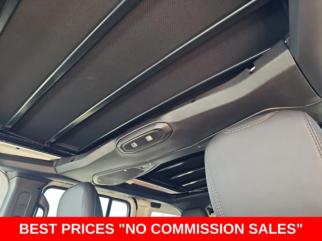 New 2026 Bright White Clear-Coat Exterior Paint Jeep Rubicon X image 30