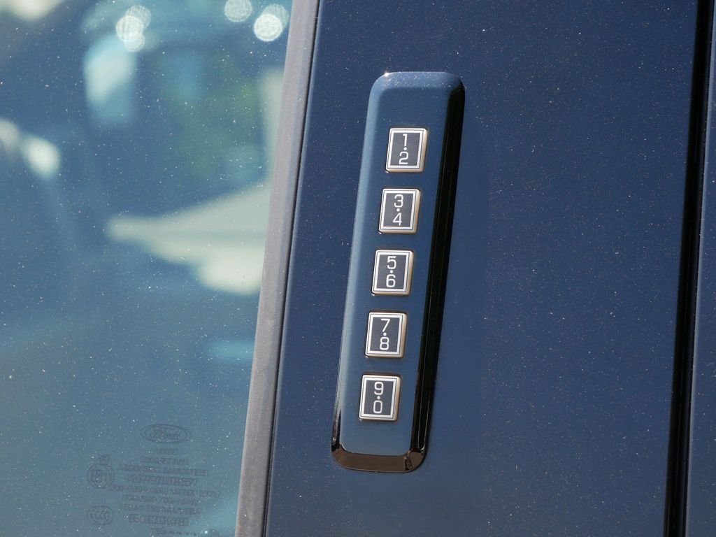Used 2019 White Ford Lariat image 13