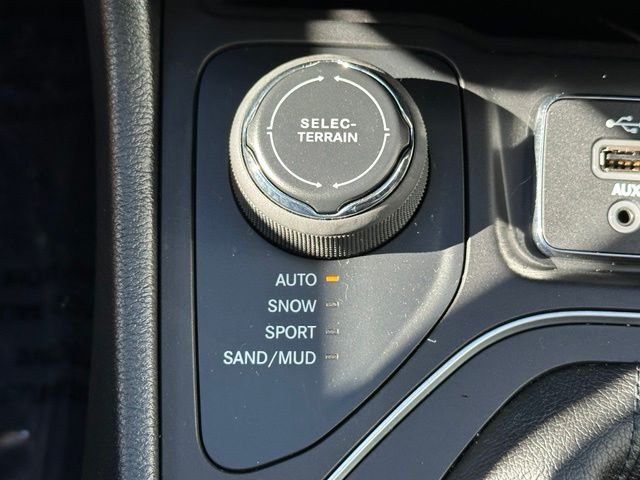 Used 2022 Gray Jeep Latitude Lux image 36