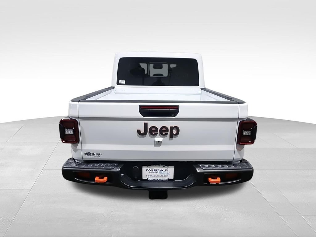 New 2026 Bright White Clear-Coat Exterior Paint Jeep Mojave image 7