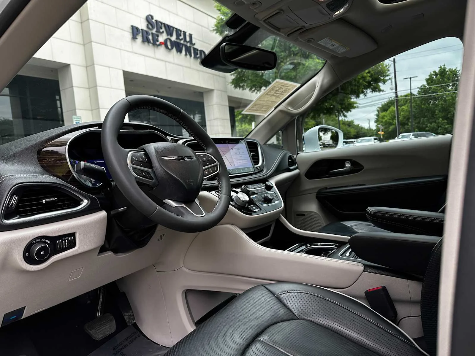 2022 Chrysler Pacifica Limited - Photo 8