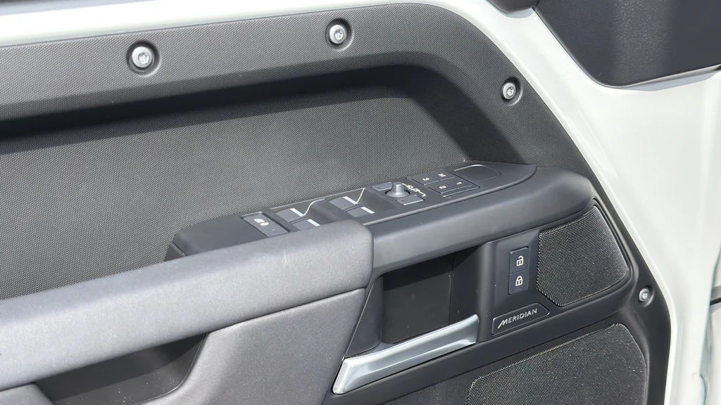 Used 2025 White Land Rover S image 20
