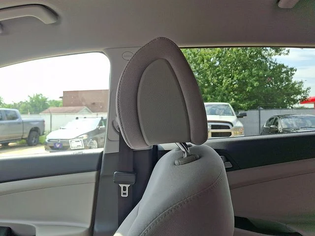 Used 2018 Silver Hyundai SEL image 17