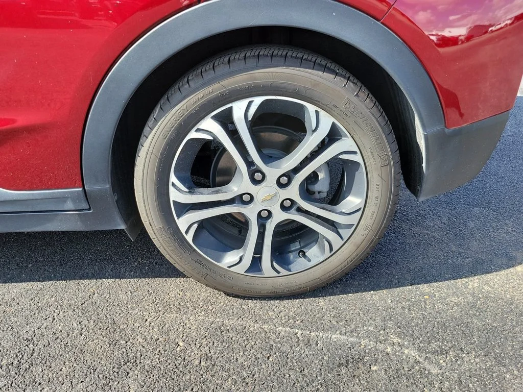 Certified Used 2017 Includes (TUS) Black grille. Chevrolet Premier image 31