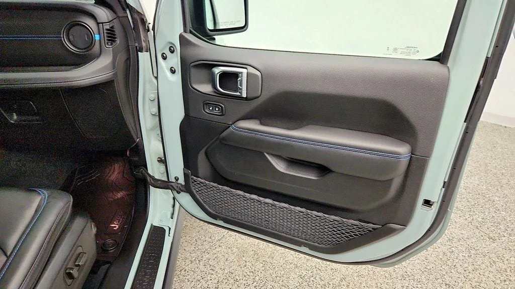 Used 2024 Earl Clearcoat Jeep Rubicon X 4xe w/ Nappa Leather, Steel Bumpers & Off-Road Camera image 27