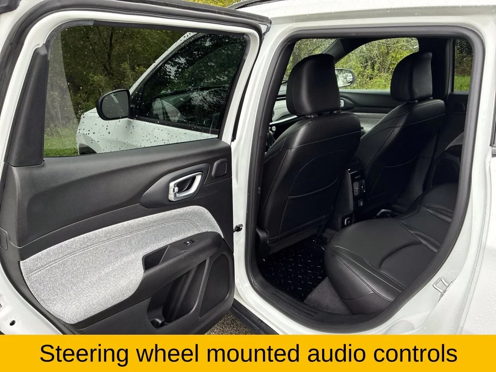 Certified Used 2023 Bright White Clearcoat Jeep Latitude Lux image 15