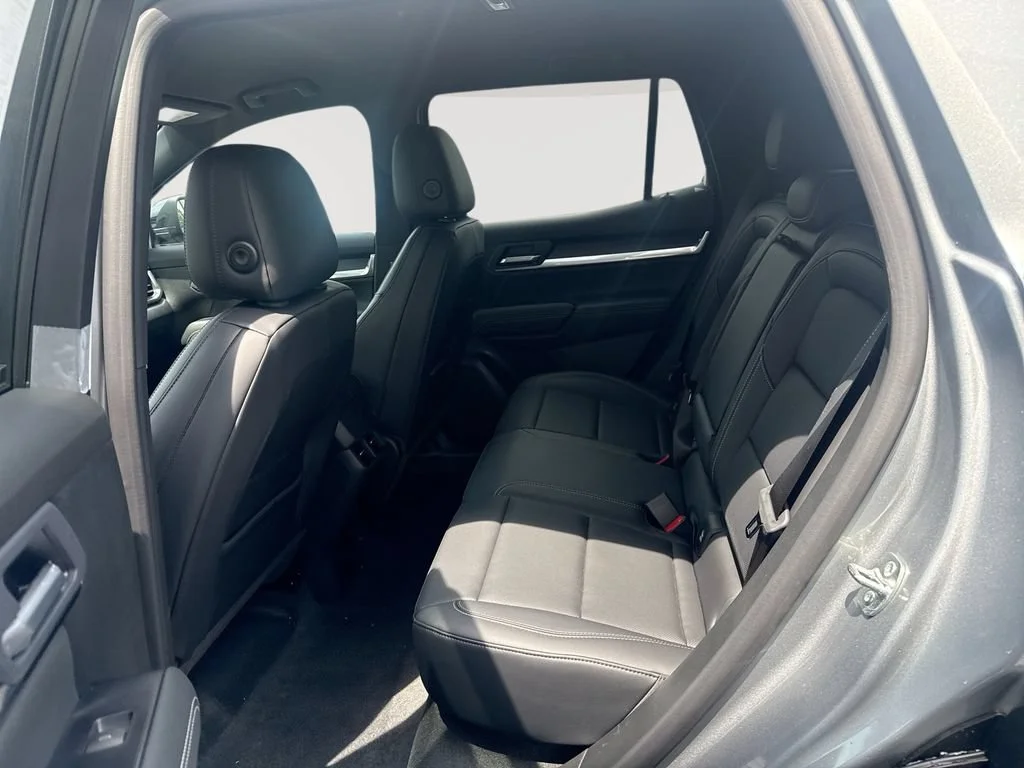 New 2027 Sterling Metallic GMC AWD Elevation image 24