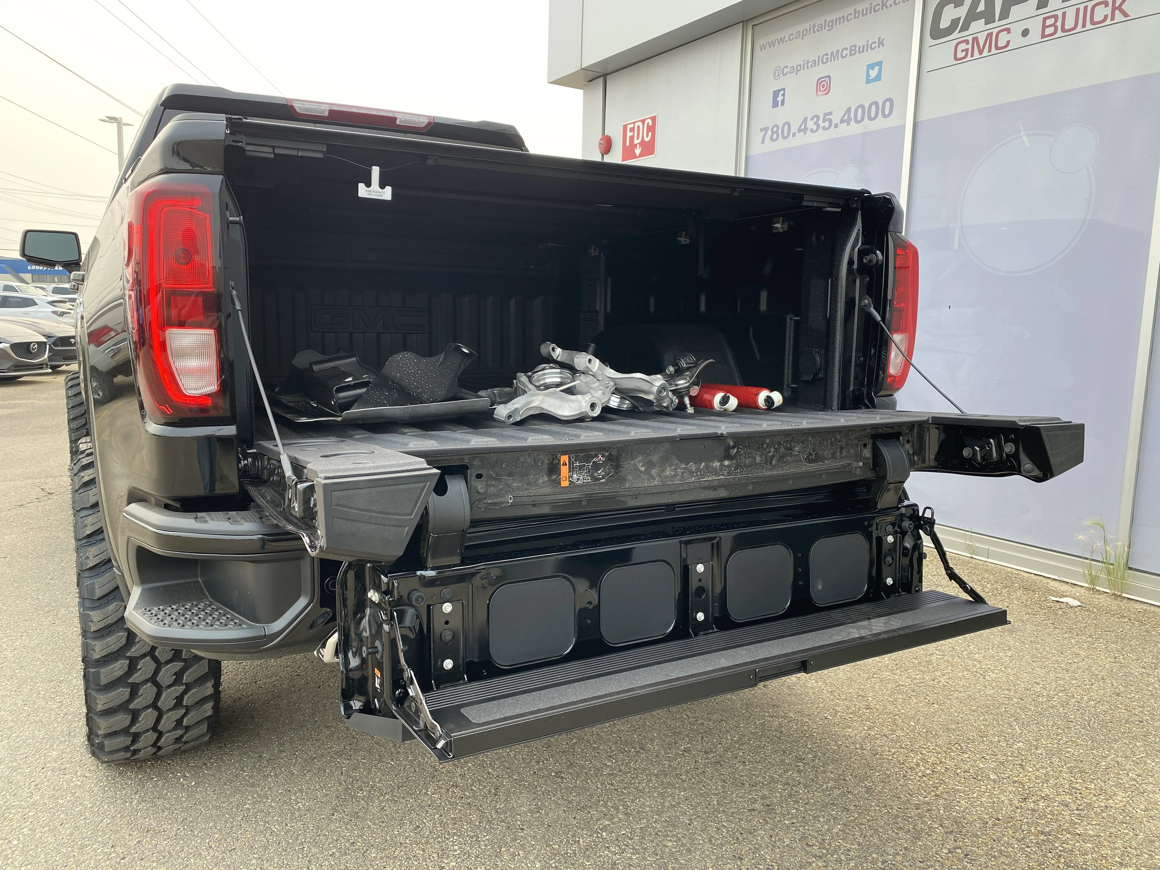 New 2026 ONYX BLACK GMC Elevation image 5