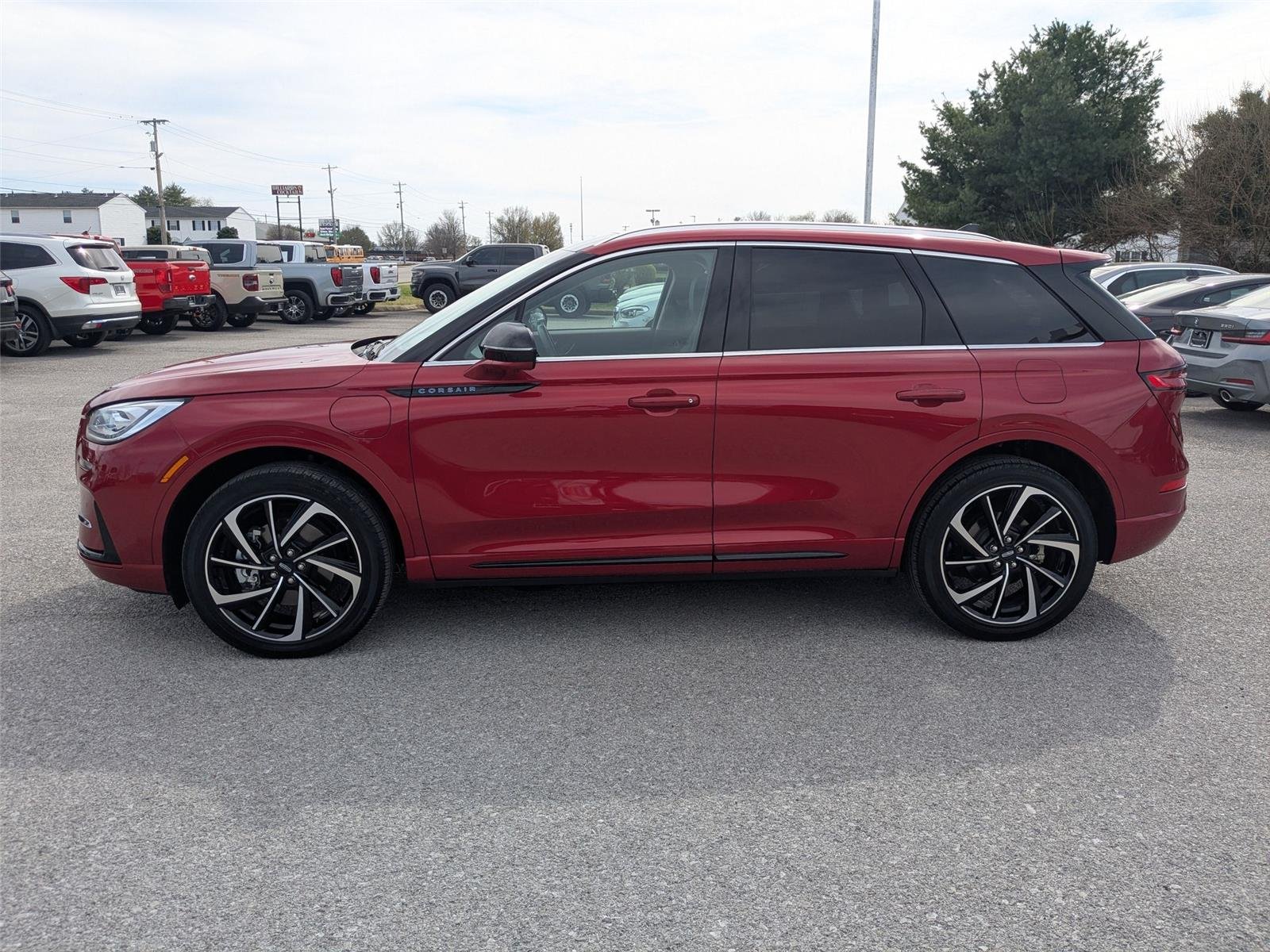 Used 2024 Red Carpet Metallic Tinted Clearcoat Lincoln Grand Touring image 8