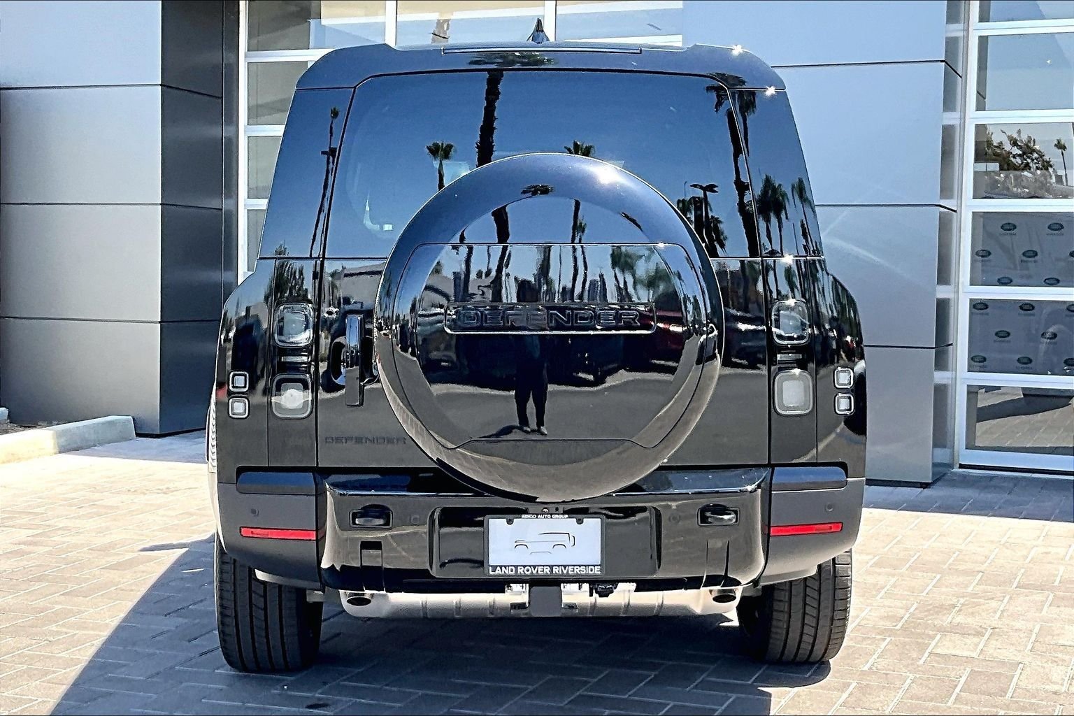 New 2026 Santorini Black Land Rover S image 4