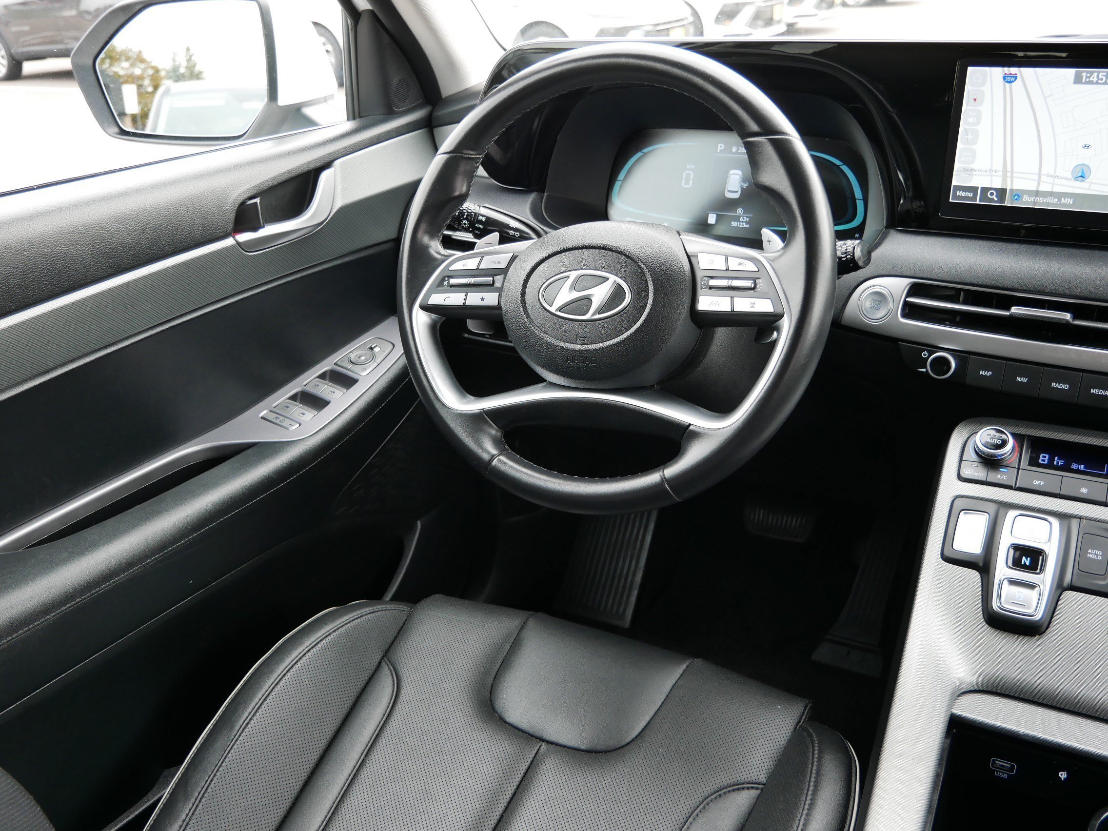 Certified Used 2024 Hyper White Hyundai SEL 7P image 9