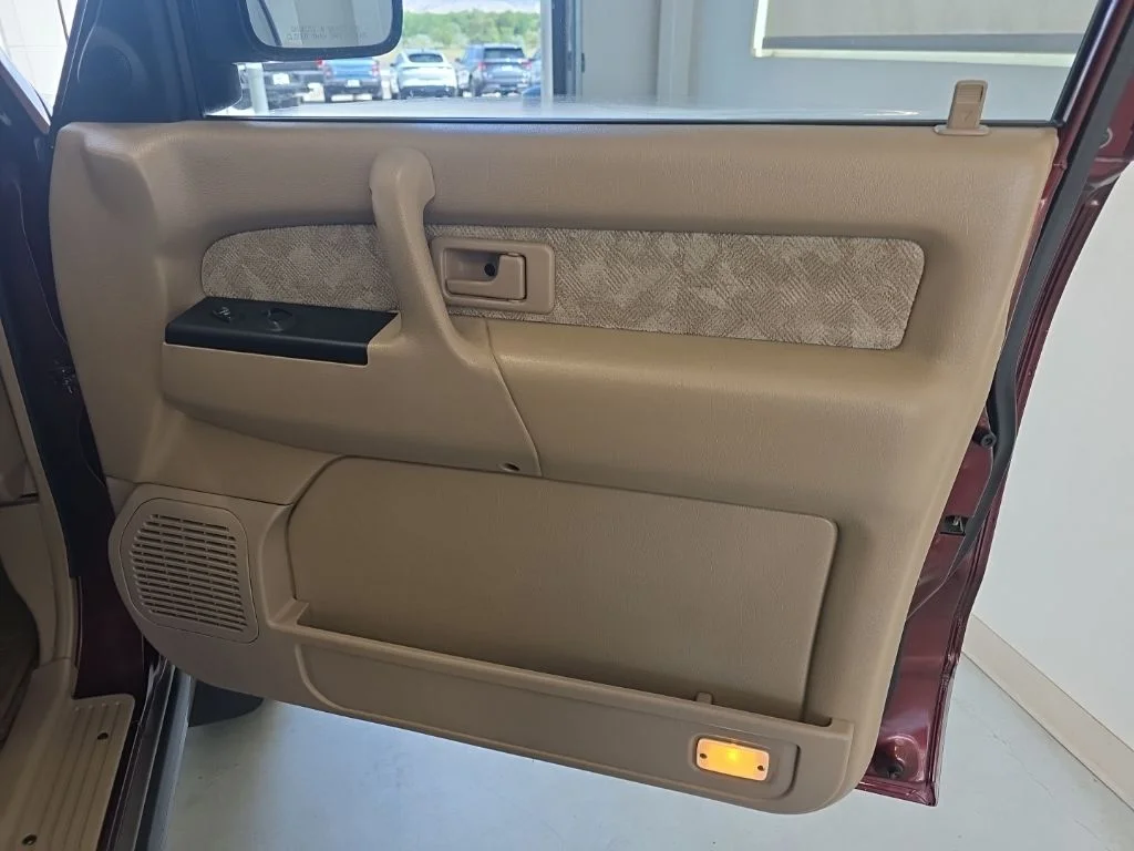 Used 2000 Red Isuzu S image 23