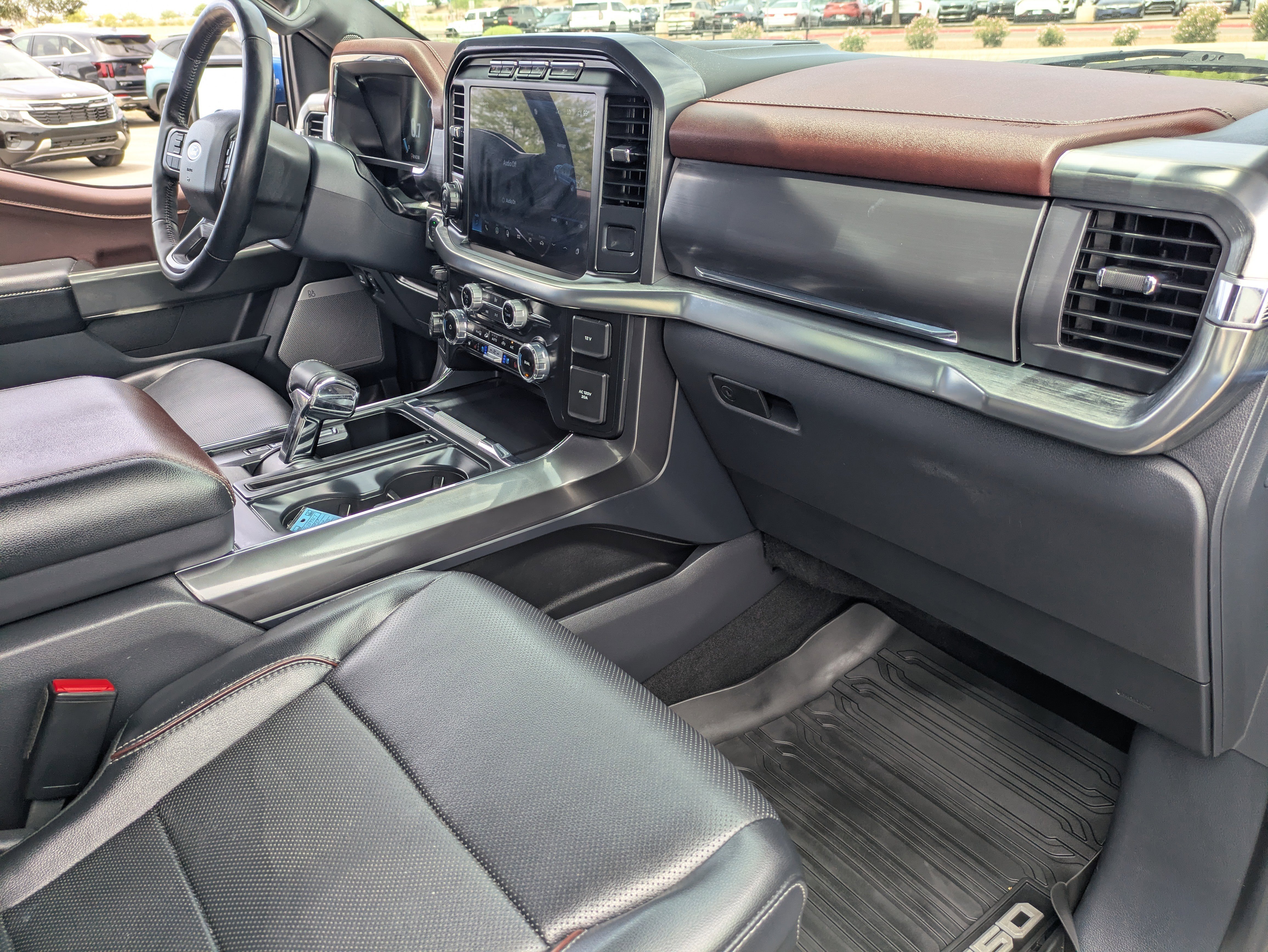 Used 2023 Blue Metallic Ford LARIAT image 12