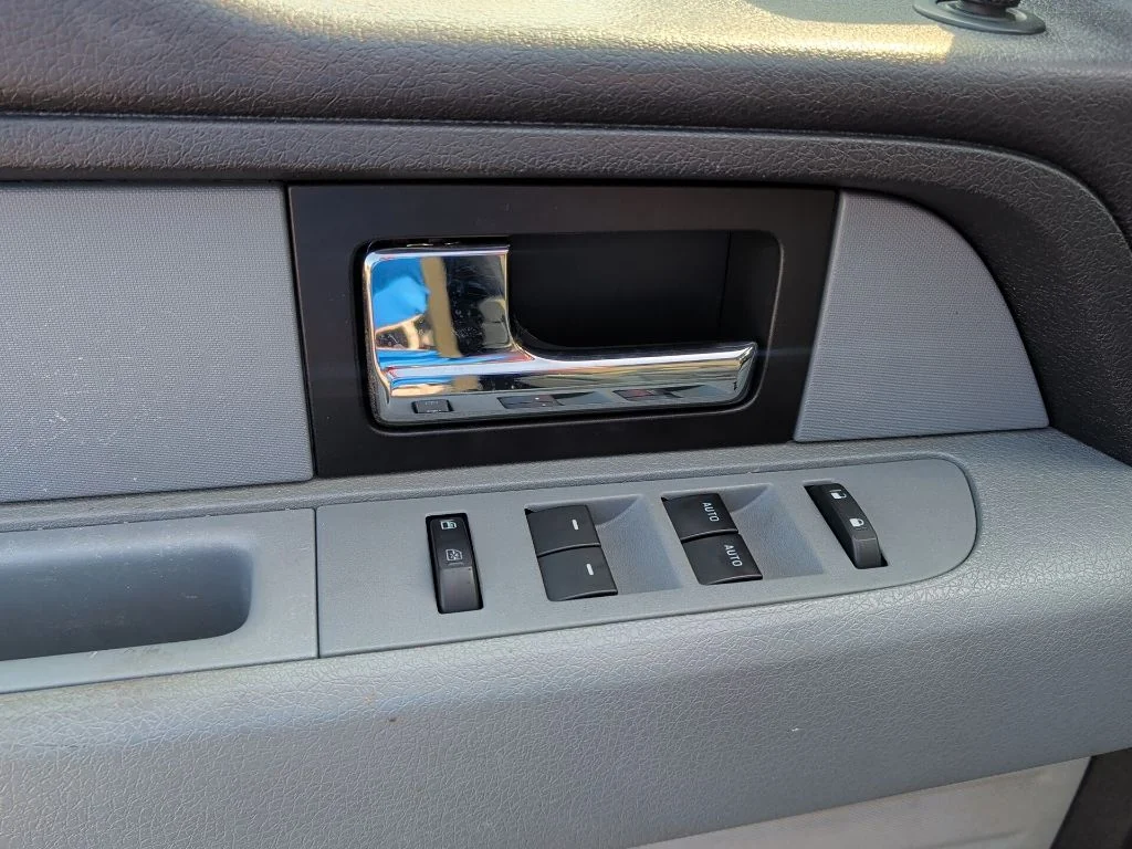 Used 2014 Black Ford XLT image 8