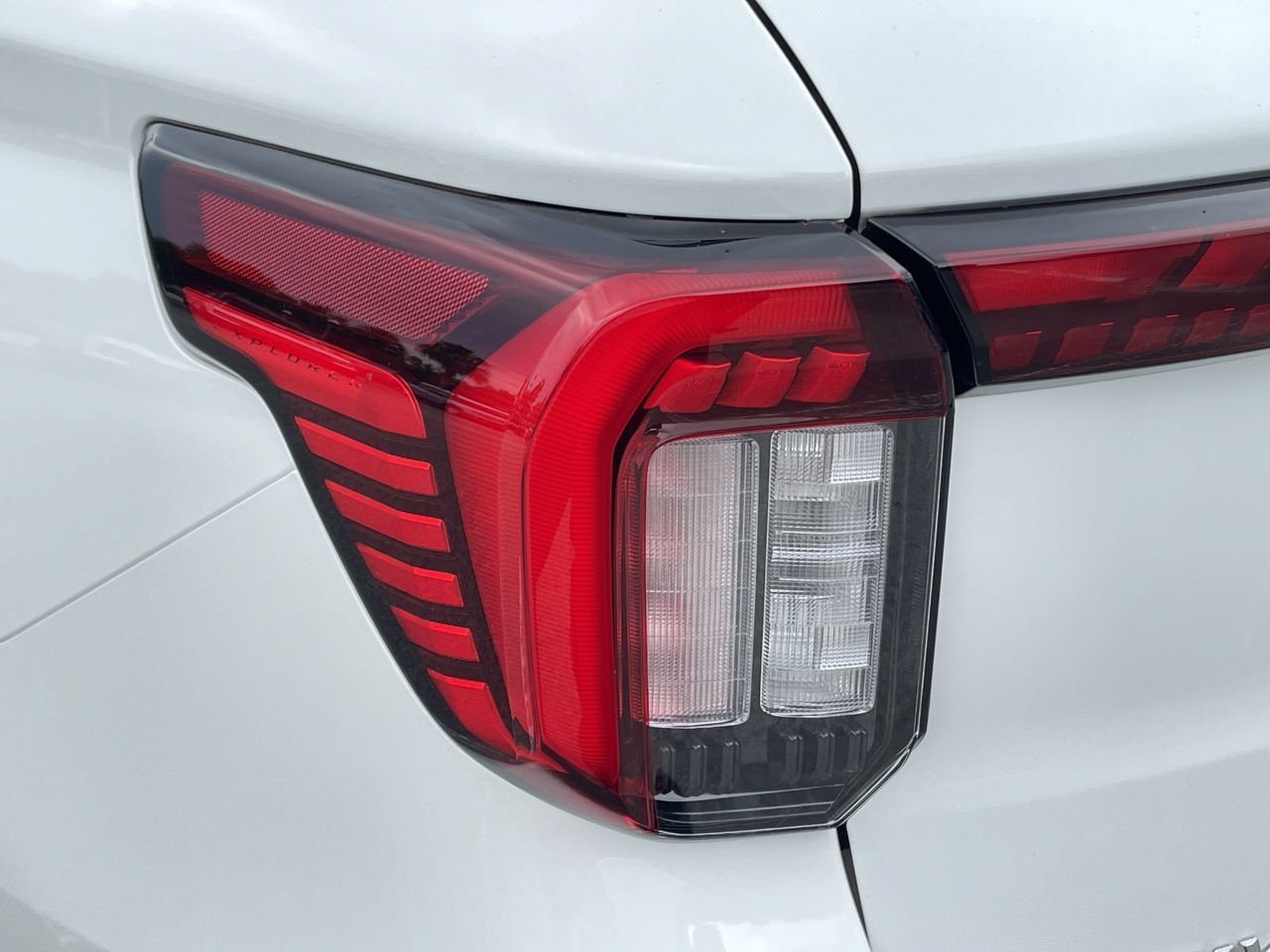 New 2026 Star White Metallic Tri-Coat Ford Active image 7