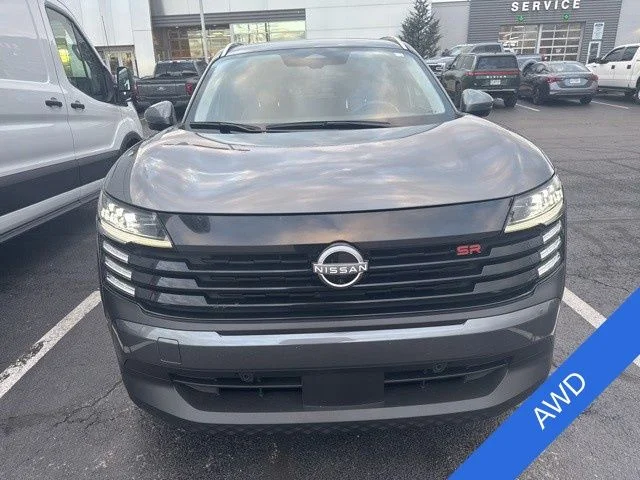 Used 2025 Gray Nissan SR image 2