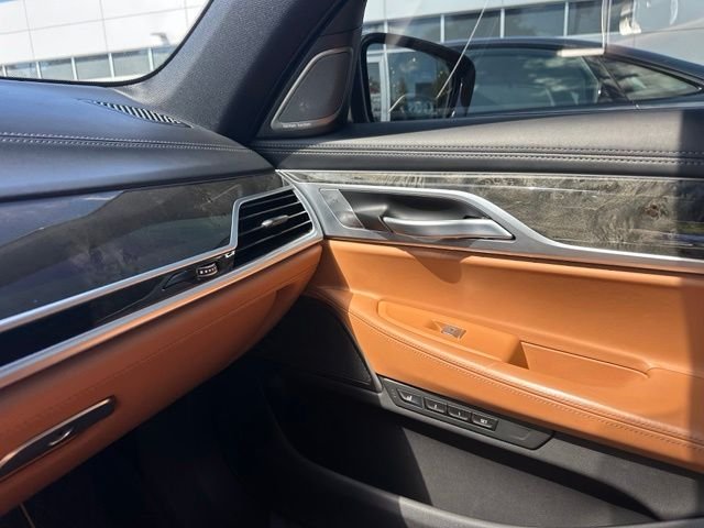 Used 2022 Gray BMW 750i xDrive image 21