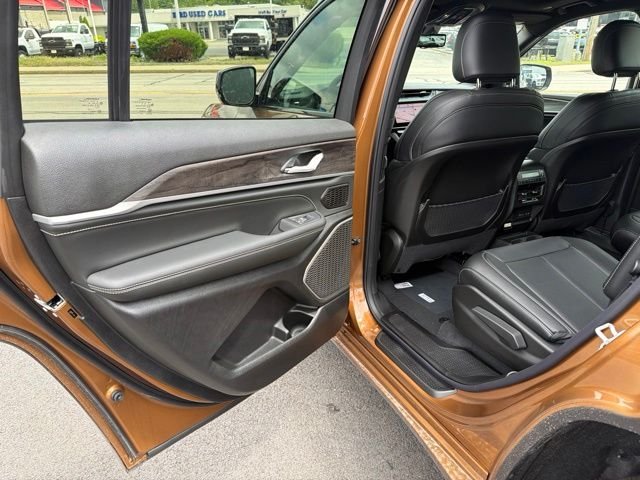 New 2026 Copper Shino Metallic Clear-Coat Exterior Paint Jeep Limited Reserve image 11