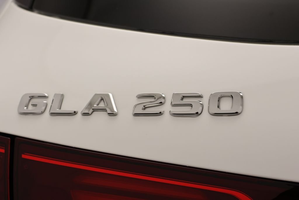 Certified Used 2026 Polar White Mercedes-Benz GLA 250 image 9