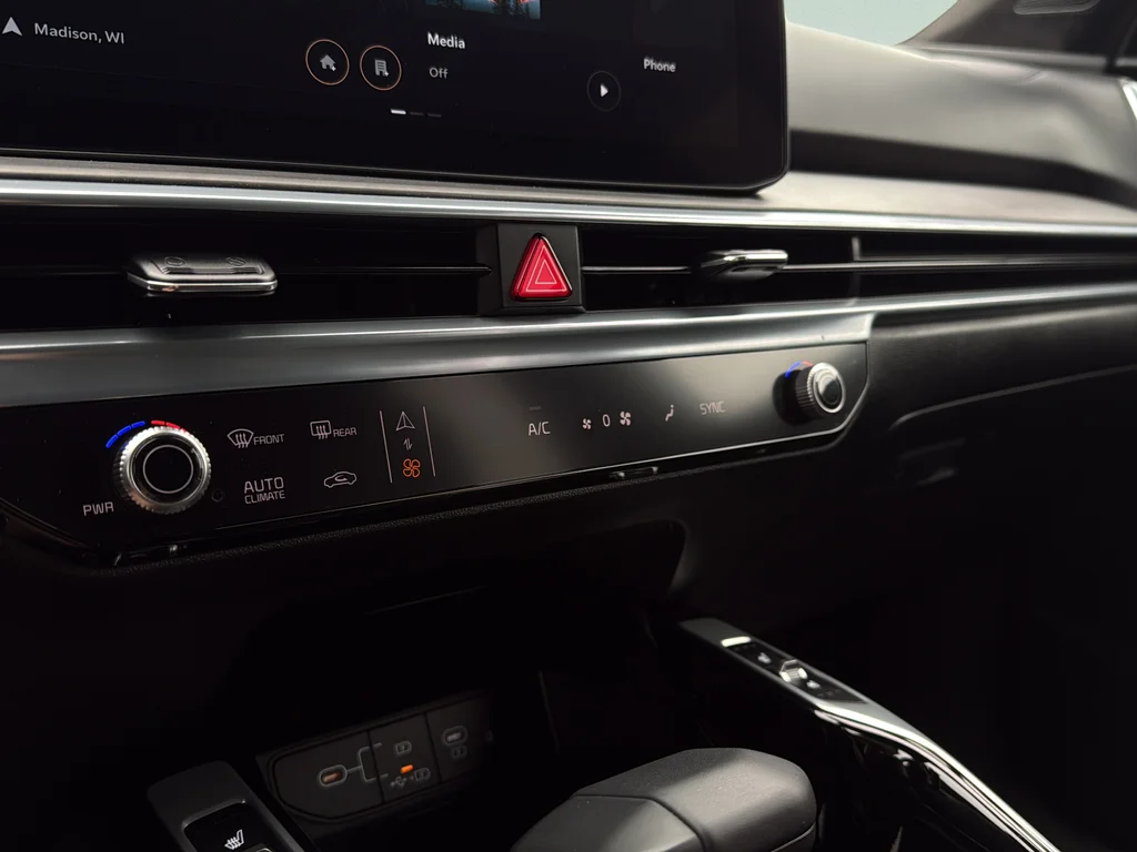 Used 2026 Wolf Gray Kia X-Pro SX Prestige image 19