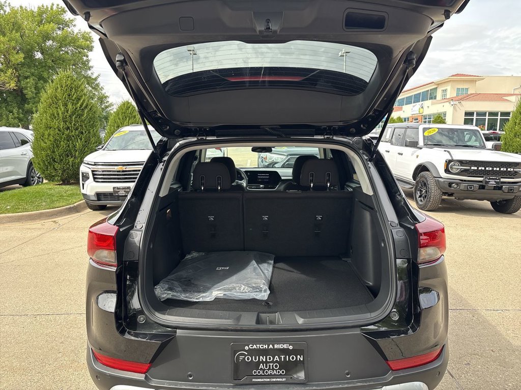New 2026 Mosaic Black Metallic Chevrolet LT image 26