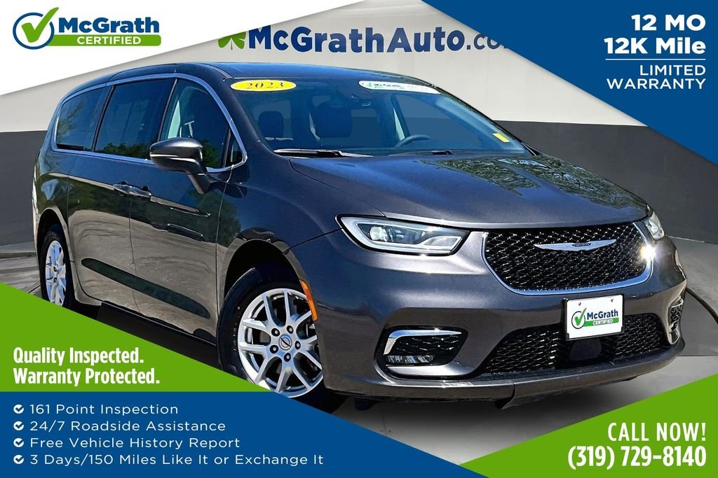 2023 Chrysler Pacifica Touring L's photo