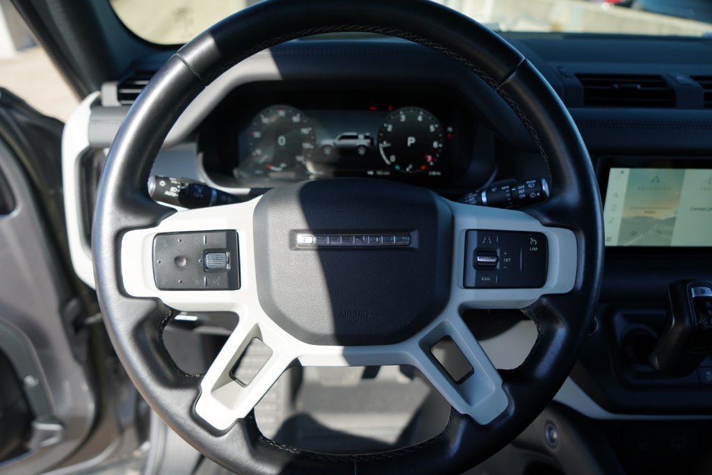 Used 2023  Land Rover S image 13