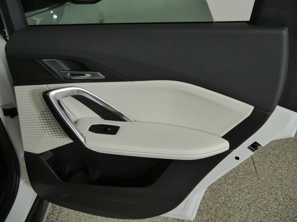 New 2026 Alpine White BMW xDrive28i image 23