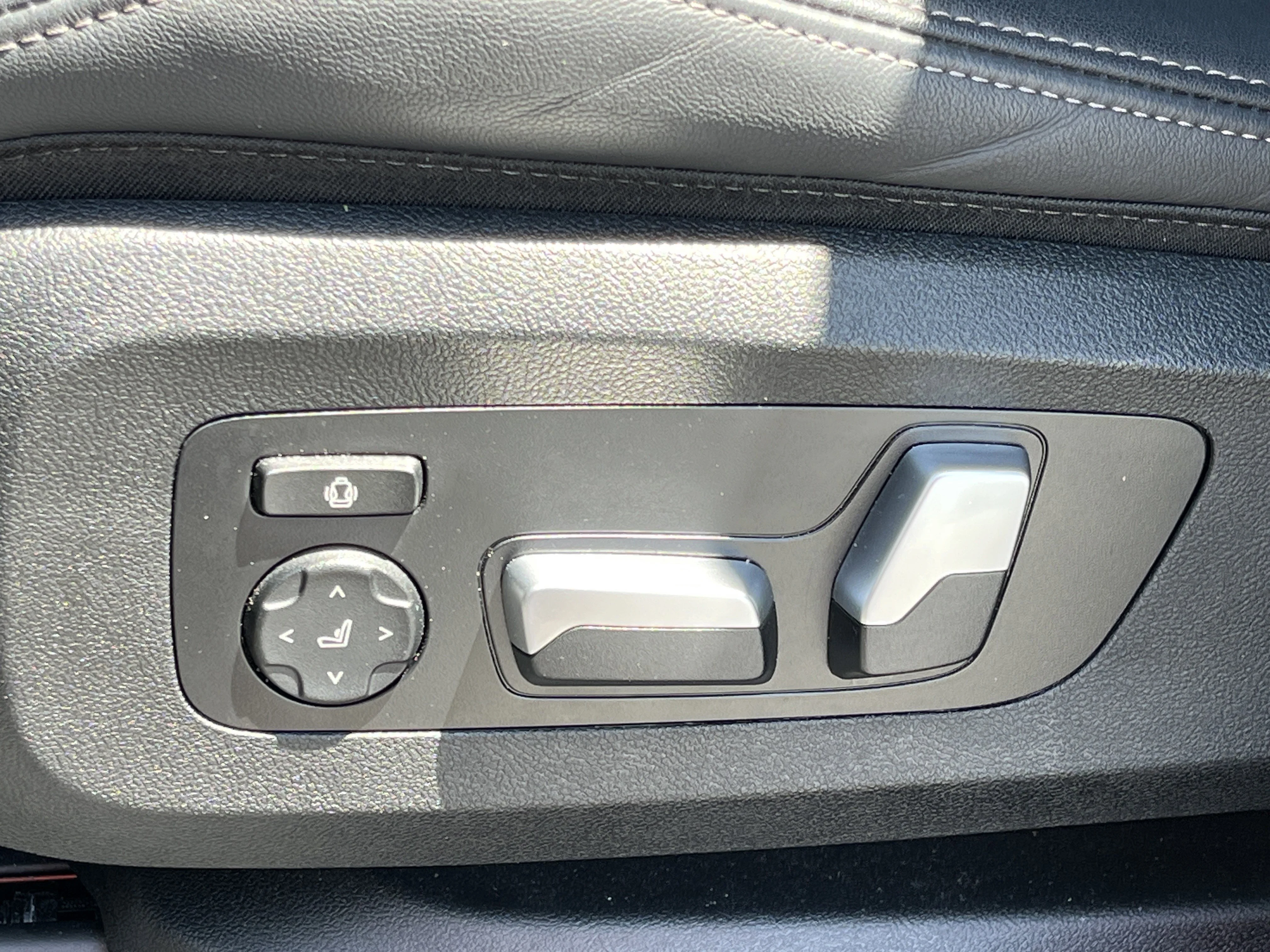 Used 2023 Jet Black BMW xDrive40i image 17