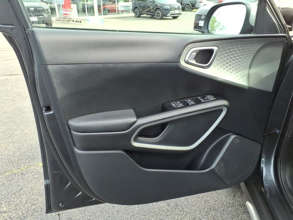 Used 2022 Gravity Gray Kia X-Line w/navigation image 23